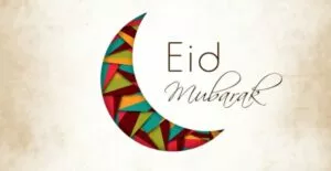 Felicitación Eid Mubarak con una luna creciente formada por triángulos de colores