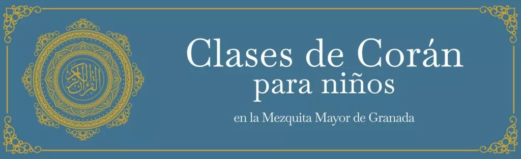 Cartel azul: Clases de Corán para niños en la Mezquita Mayor de Granada, con una roseta dorada